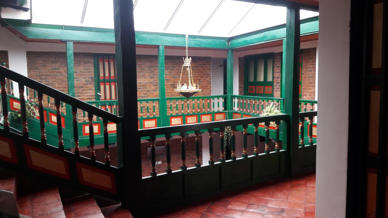 Plaza Inn 3*